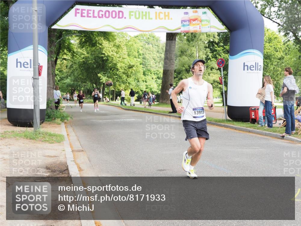 29.06.2025 - hella hamburg halbmarathon MichiJ http://msf.ph/oto/8171933 29.06.2025 10:15:17 Zwischen KM18-KM19 11078, 13913, 14836 meine-sportfotos.de