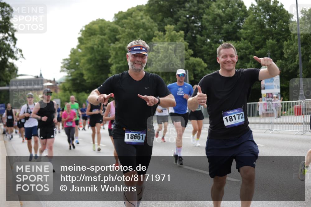 29.06.2025 - hella hamburg halbmarathon Jannik Wohlers http://msf.ph/oto/8171971 29.06.2025 10:21:44 Lombardsbrücke 1003, 1294, 1419, 1963, 2009, 2063, 2514, 2744, 3050, 3172, 3458, 3768, 4366, 4970, 5641, 6881, 6977, 7162, 8431, 8860, 8884, 8954, 9327, 9516, 9788, 9807, 10088, 10167, 10710, 11440, 12894, 13255, 14053, 14055, 14059, 14168, 14180, 14442, 15129, 15324, 15635, 15660, 16143, 16154, 16161, 16796, 16920, 17416, 17556, 17696, 17944, 18172, 18661, 19008, 19154 meine-sportfotos.de