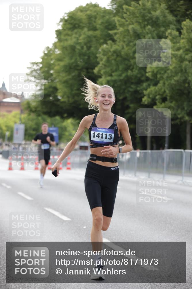 29.06.2025 - hella hamburg halbmarathon Jannik Wohlers http://msf.ph/oto/8171973 29.06.2025 09:41:54 Lombardsbrücke 2604, 2618, 10485, 14113, 15253, 17003, 18569 meine-sportfotos.de