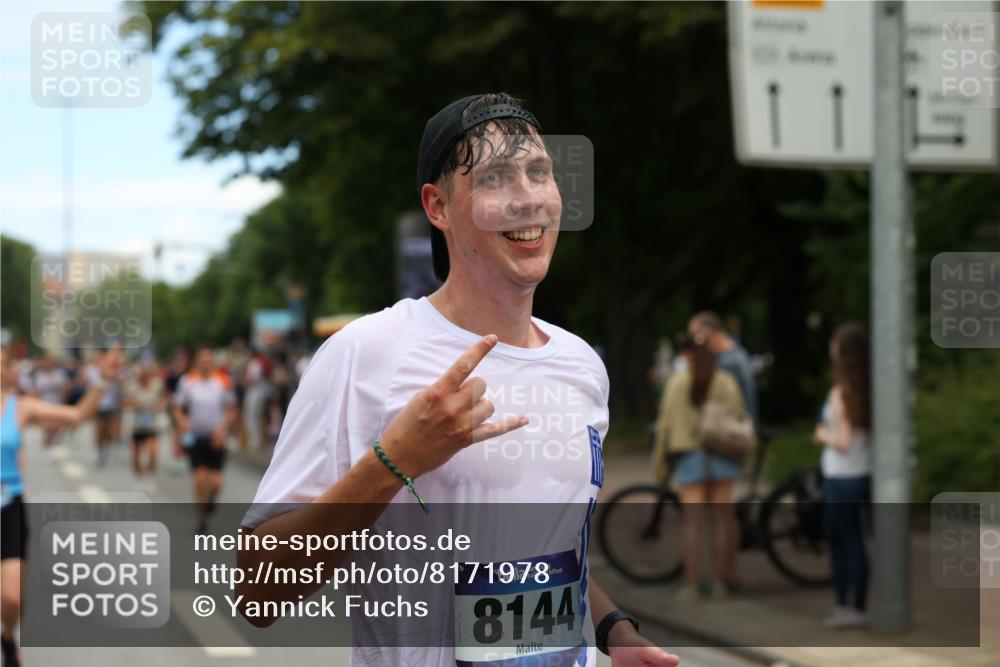 29.06.2025 - hella hamburg halbmarathon Yannick Fuchs http://msf.ph/oto/8171978 29.06.2025 11:19:21 20KM 1011, 1048, 1458, 1773, 2925, 3529, 3678, 3817, 4793, 4829, 6556, 6736, 8144, 9152, 9576, 9642, 9966, 10687, 10989, 11376, 11634, 11999, 12278, 12384, 12442, 12470, 12592, 13460, 13829, 14143, 15086, 15608, 15757, 15948, 16038, 17299, 18278, 18439, 18818, 18976 meine-sportfotos.de