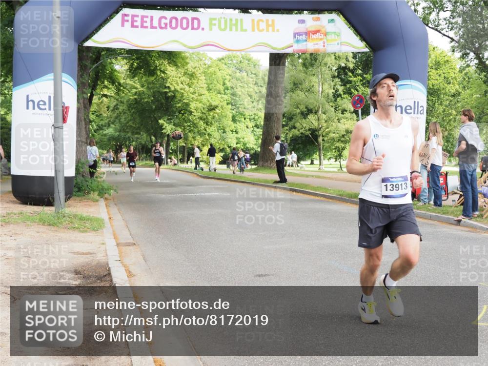 29.06.2025 - hella hamburg halbmarathon MichiJ http://msf.ph/oto/8172019 29.06.2025 10:15:17 Zwischen KM18-KM19 11078, 13913, 14836 meine-sportfotos.de