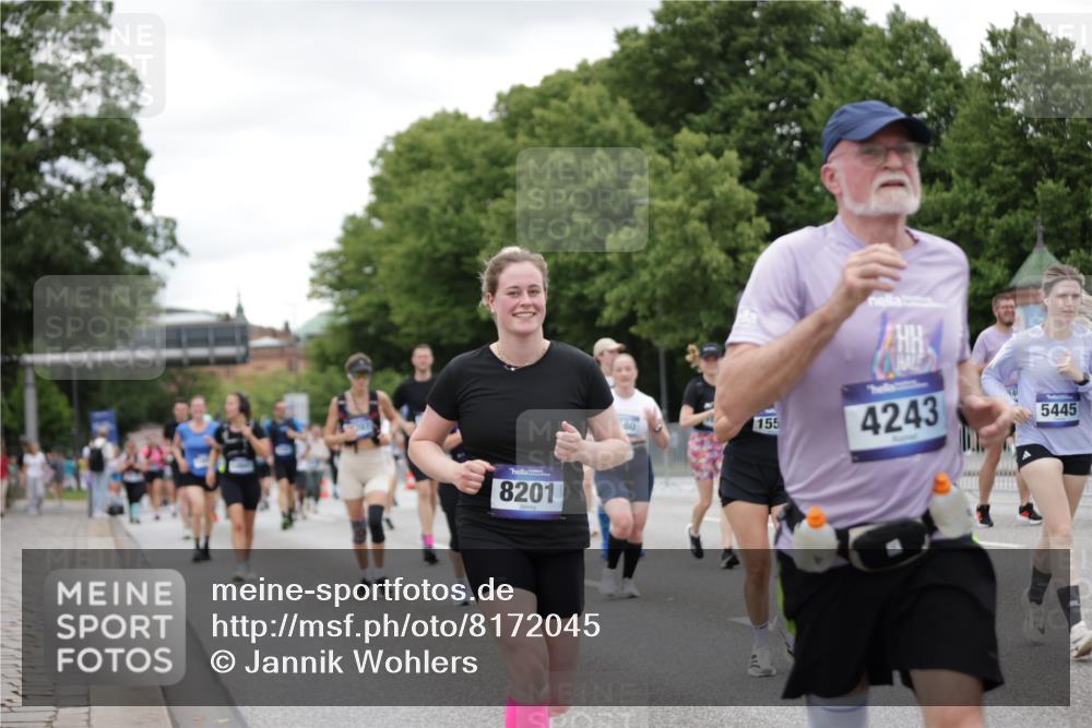 29.06.2025 - hella hamburg halbmarathon Jannik Wohlers http://msf.ph/oto/8172045 29.06.2025 11:06:51 Lombardsbrücke 2168, 2253, 2330, 2389, 3078, 3669, 4243, 5445, 5448, 5819, 6224, 7994, 7995, 8109, 8201, 8246, 8339, 8384, 8579, 8580, 9541, 9732, 10289, 10406, 10475, 10716, 10983, 11148, 11492, 12034, 12052, 12913, 13530, 13745, 13889, 13946, 14941, 15117, 15207, 15545, 15801, 16277, 16278, 16423, 16726, 17109, 17110, 17111, 17265, 17677, 17869, 17870, 18284 meine-sportfotos.de
