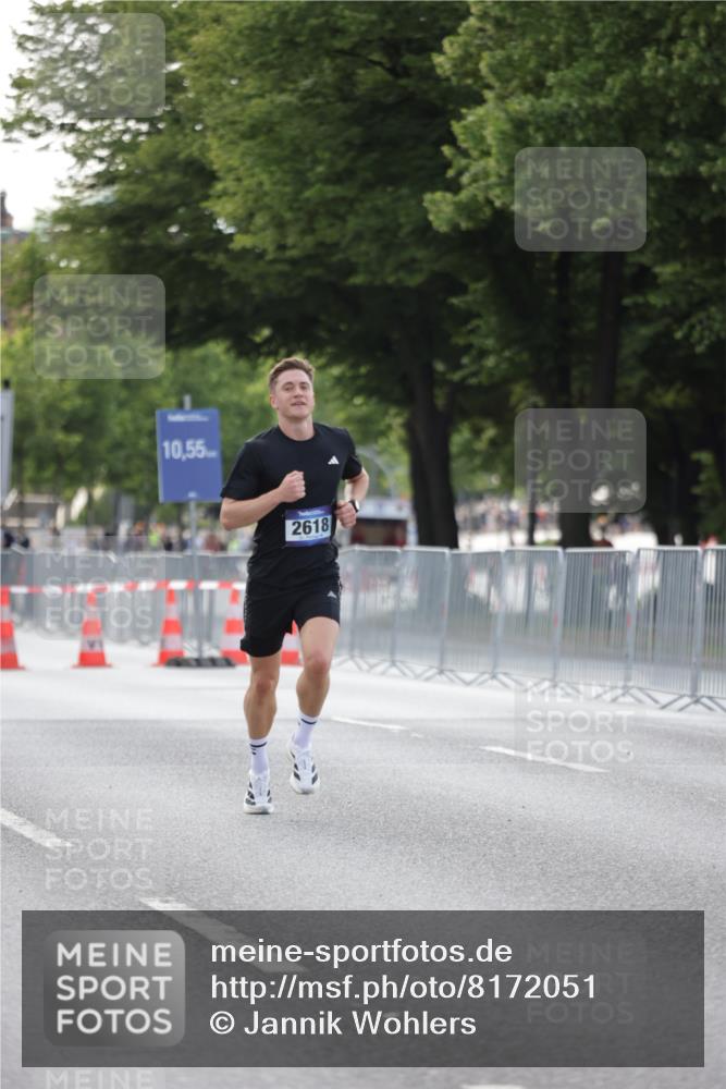 29.06.2025 - hella hamburg halbmarathon Jannik Wohlers http://msf.ph/oto/8172051 29.06.2025 09:41:55 Lombardsbrücke 2604, 2618, 14113, 15253, 17003, 18569 meine-sportfotos.de