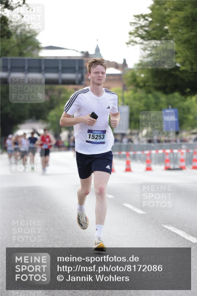 29.06.2025 - hella hamburg halbmarathon Jannik Wohlers http://msf.ph/oto/8172086 29.06.2025 09:41:57 Lombardsbrücke 2618, 14113, 15253, 18569 meine-sportfotos.de