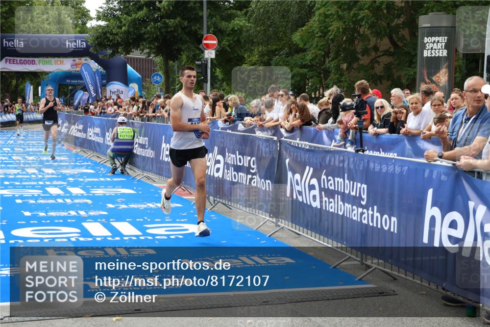 29.06.2025 - hella hamburg halbmarathon Zöllner http://msf.ph/oto/8172107 29.06.2025 10:23:08 Ziel 4128, 7862, 18930 meine-sportfotos.de