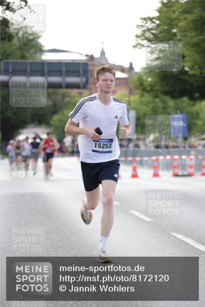 29.06.2025 - hella hamburg halbmarathon Jannik Wohlers http://msf.ph/oto/8172120 29.06.2025 09:41:57 Lombardsbrücke 2618, 14113, 15253, 18569 meine-sportfotos.de