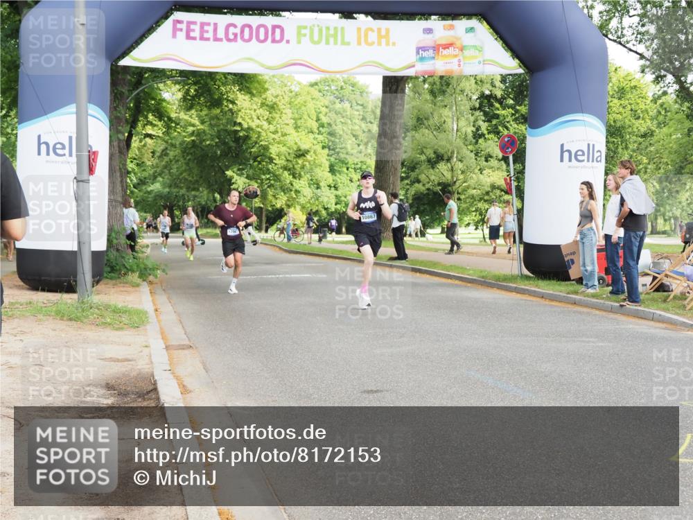 29.06.2025 - hella hamburg halbmarathon MichiJ http://msf.ph/oto/8172153 29.06.2025 10:15:22 Zwischen KM18-KM19 12067, 13913 meine-sportfotos.de