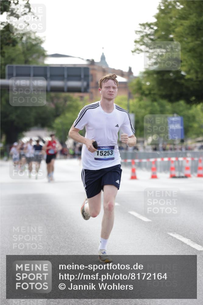 29.06.2025 - hella hamburg halbmarathon Jannik Wohlers http://msf.ph/oto/8172164 29.06.2025 09:41:57 Lombardsbrücke 2618, 14113, 15253, 18569 meine-sportfotos.de