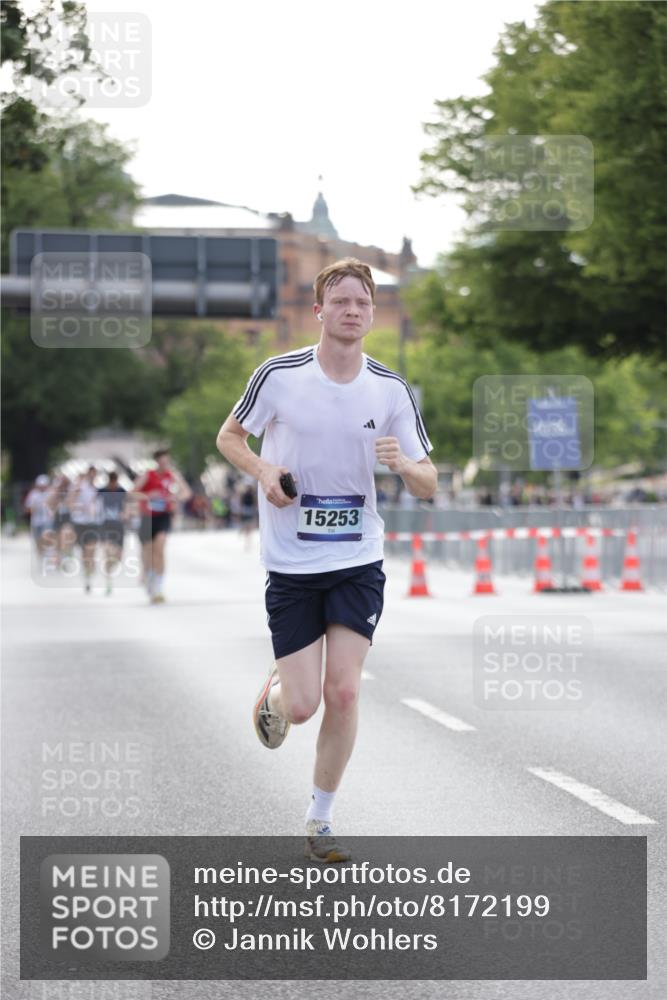 29.06.2025 - hella hamburg halbmarathon Jannik Wohlers http://msf.ph/oto/8172199 29.06.2025 09:41:57 Lombardsbrücke 2618, 14113, 15253, 18569 meine-sportfotos.de