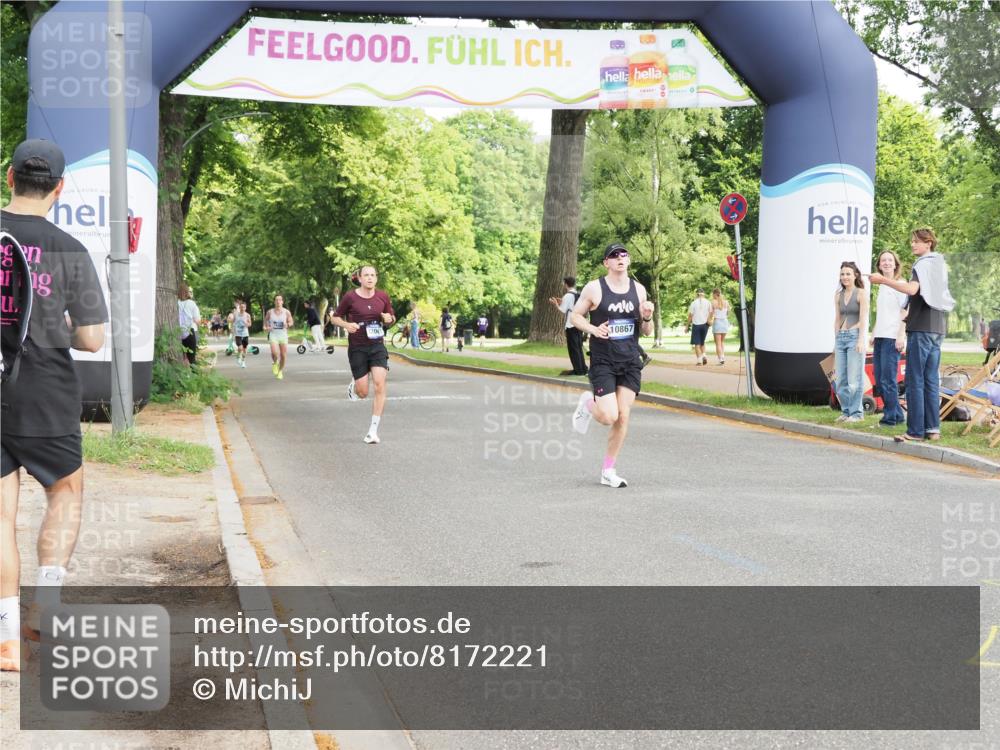 29.06.2025 - hella hamburg halbmarathon MichiJ http://msf.ph/oto/8172221 29.06.2025 10:15:22 Zwischen KM18-KM19 12067, 13913 meine-sportfotos.de