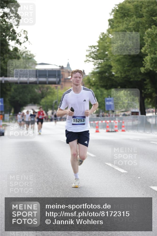 29.06.2025 - hella hamburg halbmarathon Jannik Wohlers http://msf.ph/oto/8172315 29.06.2025 09:41:57 Lombardsbrücke 2618, 14113, 15253, 18569 meine-sportfotos.de