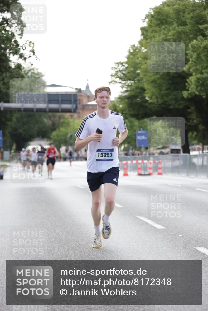 29.06.2025 - hella hamburg halbmarathon Jannik Wohlers http://msf.ph/oto/8172348 29.06.2025 09:41:57 Lombardsbrücke 2618, 14113, 15253, 18569 meine-sportfotos.de