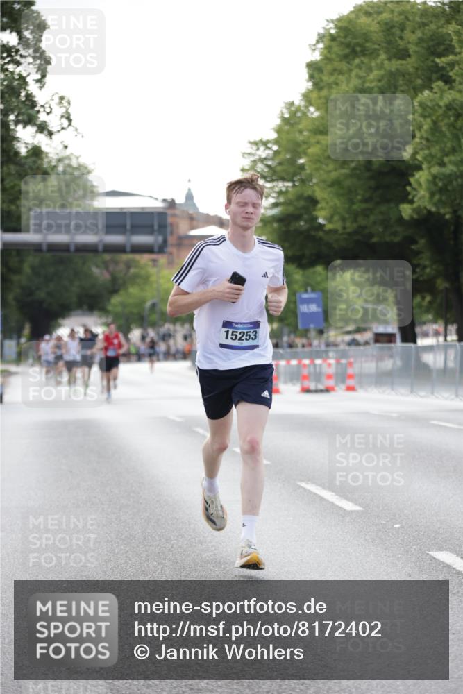 29.06.2025 - hella hamburg halbmarathon Jannik Wohlers http://msf.ph/oto/8172402 29.06.2025 09:41:57 Lombardsbrücke 2618, 14113, 15253, 18569 meine-sportfotos.de