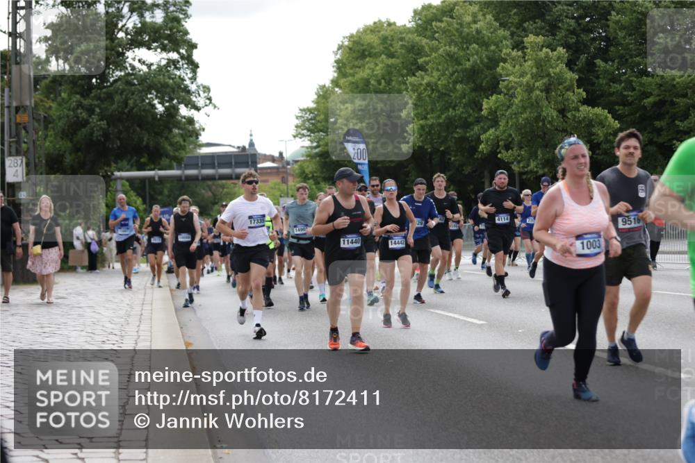 29.06.2025 - hella hamburg halbmarathon Jannik Wohlers http://msf.ph/oto/8172411 29.06.2025 10:21:51 Lombardsbrücke 1003, 1187, 1419, 1598, 2009, 2022, 2063, 2351, 2514, 3050, 3108, 3172, 3458, 3768, 3910, 3946, 4113, 4114, 4131, 4366, 4556, 4559, 4829, 4970, 5079, 5838, 6030, 6048, 6049, 6303, 6307, 6820, 6977, 7794, 8431, 8855, 8884, 8954, 9204, 9516, 9788, 10088, 10241, 10917, 11046, 11440, 12933, 13255, 13820, 14053, 14059, 14079, 14314, 14333, 14442, 14901, 14903, 14980, 15114, 15129, 15660, 16154, 16920, 17416, 17556, 17696, 18172, 18661, 19154 meine-sportfotos.de