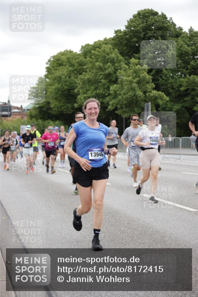 29.06.2025 - hella hamburg halbmarathon Jannik Wohlers http://msf.ph/oto/8172415 29.06.2025 11:06:58 Lombardsbrücke 1638, 2253, 2389, 3032, 3078, 3669, 4899, 5270, 5445, 5448, 5725, 5726, 5819, 7194, 7994, 7995, 8109, 8201, 8246, 8339, 8384, 8579, 8580, 8604, 8640, 8735, 9541, 9589, 9732, 10289, 10406, 10475, 10537, 10716, 10743, 10983, 11148, 11724, 12034, 12036, 12052, 12913, 13745, 13946, 14446, 14941, 15202, 15207, 15545, 15716, 16277, 16278, 16994, 17094, 17677, 18284, 18462, 18703 meine-sportfotos.de