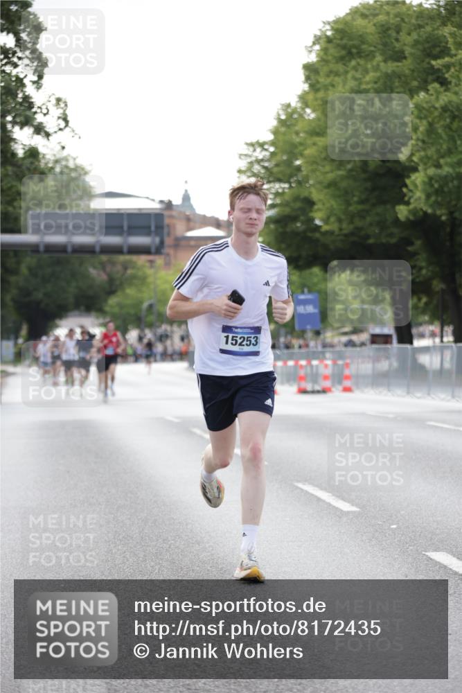 29.06.2025 - hella hamburg halbmarathon Jannik Wohlers http://msf.ph/oto/8172435 29.06.2025 09:41:57 Lombardsbrücke 2618, 14113, 15253, 18569 meine-sportfotos.de