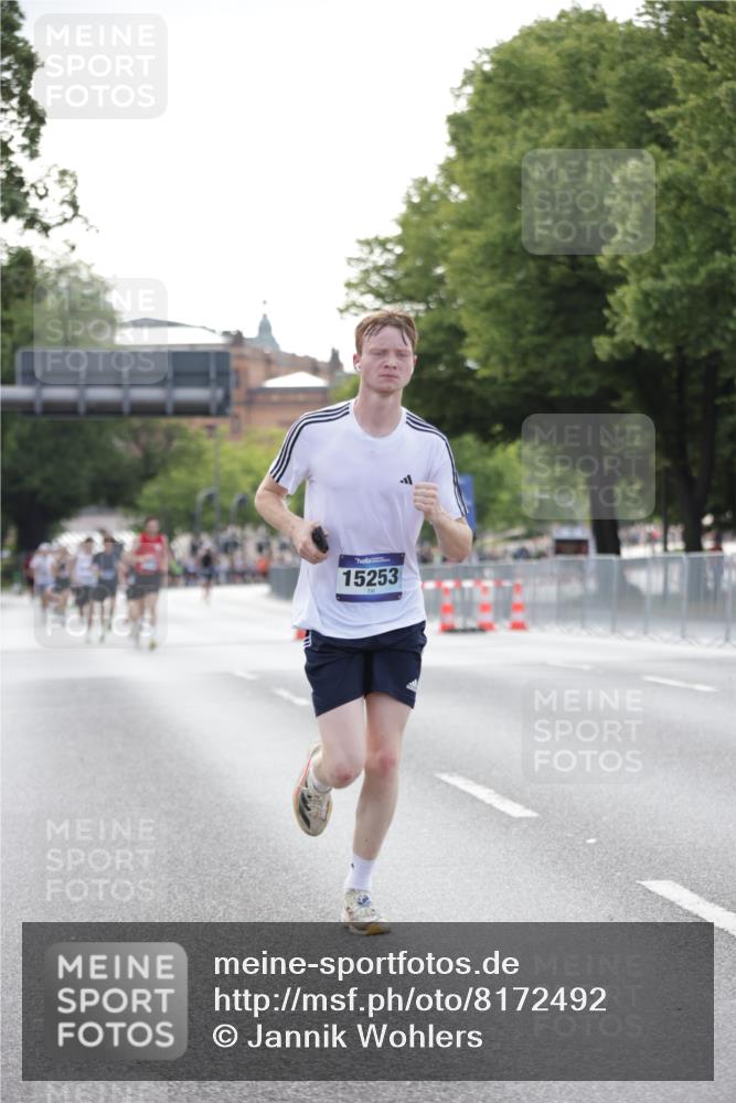 29.06.2025 - hella hamburg halbmarathon Jannik Wohlers http://msf.ph/oto/8172492 29.06.2025 09:41:57 Lombardsbrücke 2618, 14113, 15253, 18569 meine-sportfotos.de