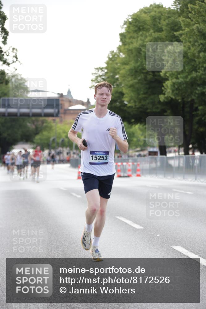 29.06.2025 - hella hamburg halbmarathon Jannik Wohlers http://msf.ph/oto/8172526 29.06.2025 09:41:58 Lombardsbrücke 2618, 14113, 15253, 18569 meine-sportfotos.de