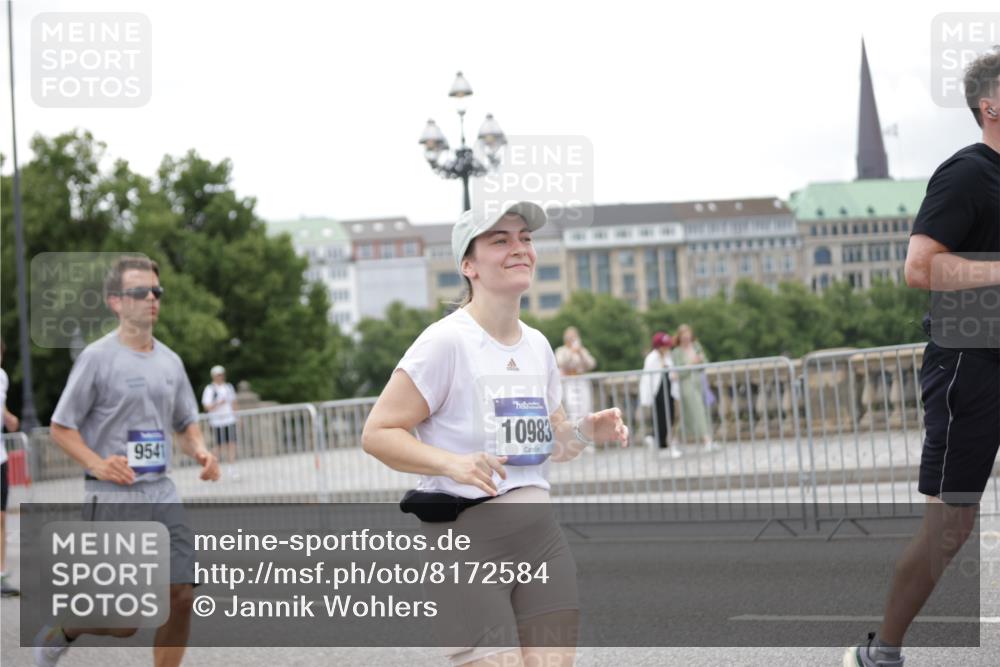 29.06.2025 - hella hamburg halbmarathon Jannik Wohlers http://msf.ph/oto/8172584 29.06.2025 11:07:01 Lombardsbrücke 1638, 3032, 3078, 3669, 4899, 5270, 5445, 5448, 5541, 5725, 5726, 5819, 6728, 7194, 7560, 7994, 7995, 8109, 8246, 8339, 8384, 8579, 8580, 8604, 8640, 8735, 9541, 9589, 9646, 9732, 10289, 10475, 10537, 10716, 10743, 10983, 11148, 11724, 12034, 12036, 12052, 13745, 13946, 14446, 14941, 15202, 15207, 15716, 16277, 16278, 16994, 17094, 17677, 18284, 18462, 18703 meine-sportfotos.de