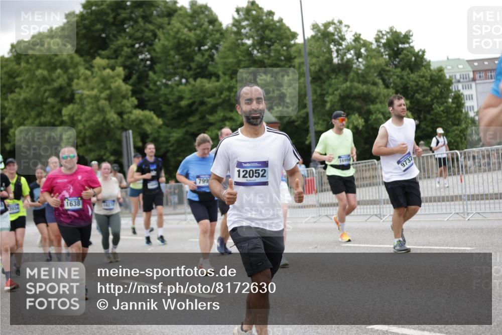 29.06.2025 - hella hamburg halbmarathon Jannik Wohlers http://msf.ph/oto/8172630 29.06.2025 11:07:02 Lombardsbrücke 1638, 3032, 3078, 3669, 4899, 5270, 5445, 5448, 5541, 5725, 5726, 5819, 6728, 7194, 7560, 7994, 7995, 8109, 8246, 8339, 8384, 8604, 8640, 8735, 9541, 9589, 9646, 9732, 10289, 10475, 10537, 10716, 10743, 10983, 11148, 11504, 11724, 12034, 12036, 12052, 13745, 13946, 14446, 14941, 15202, 15207, 15716, 16277, 16278, 16994, 17094, 17677, 18284, 18462, 18703 meine-sportfotos.de
