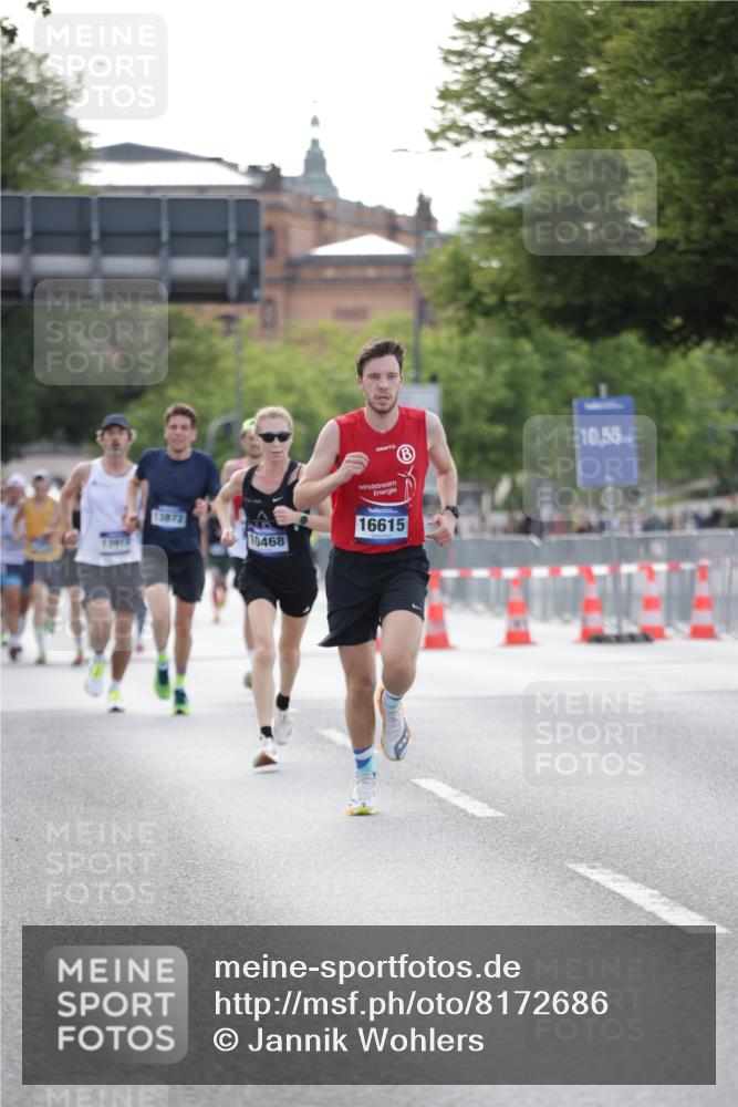 29.06.2025 - hella hamburg halbmarathon Jannik Wohlers http://msf.ph/oto/8172686 29.06.2025 09:42:05 Lombardsbrücke 2618, 10468, 14113, 15253, 16615, 18569 meine-sportfotos.de
