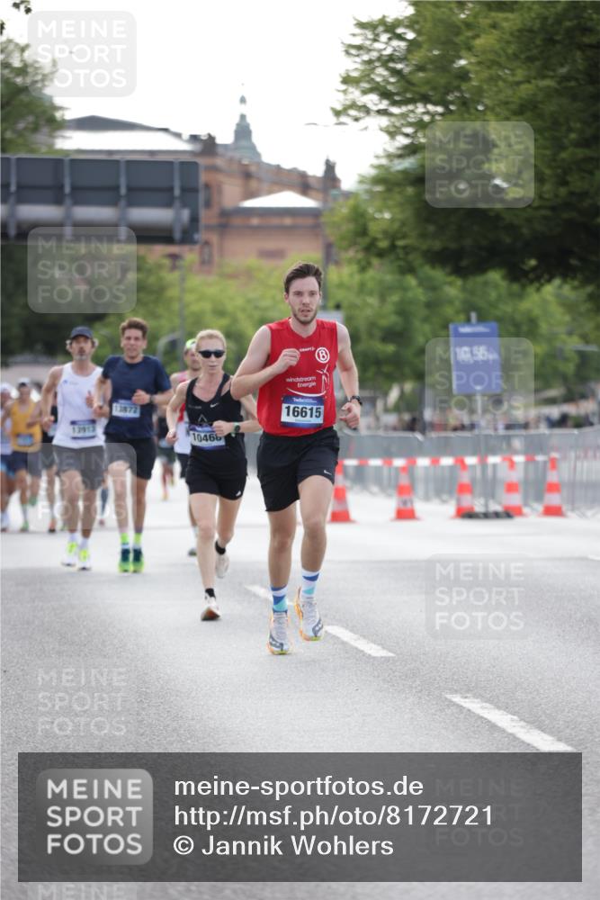29.06.2025 - hella hamburg halbmarathon Jannik Wohlers http://msf.ph/oto/8172721 29.06.2025 09:42:05 Lombardsbrücke 2618, 10468, 14113, 15253, 16615, 18569 meine-sportfotos.de