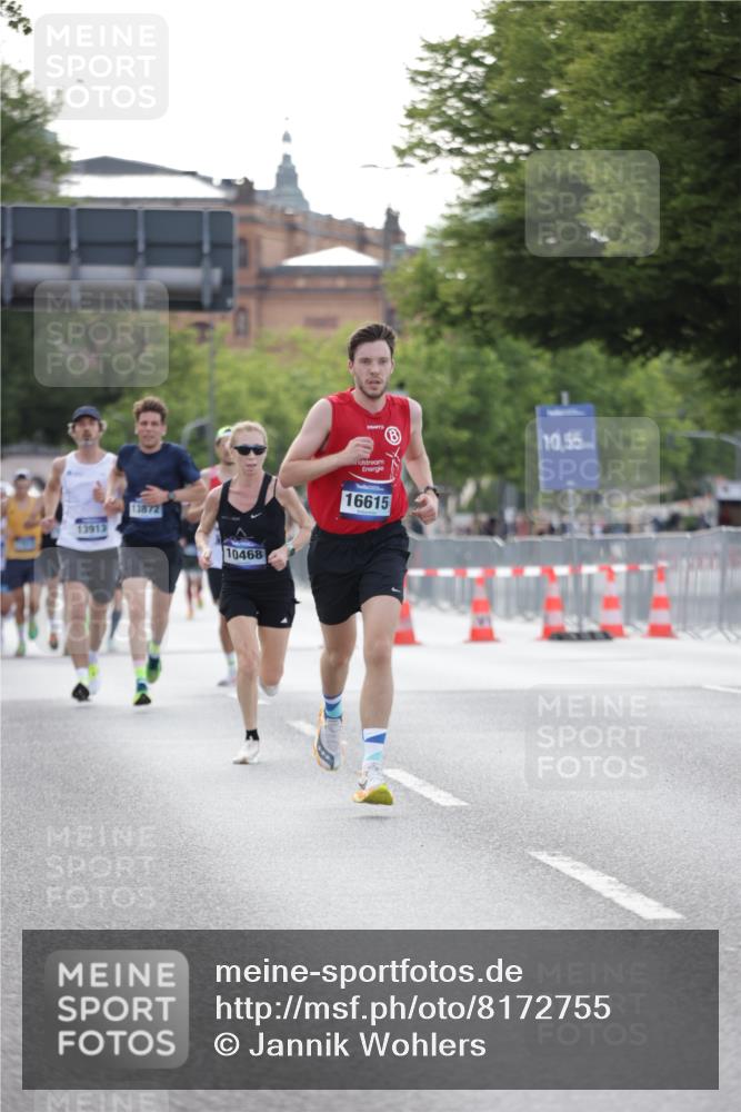 29.06.2025 - hella hamburg halbmarathon Jannik Wohlers http://msf.ph/oto/8172755 29.06.2025 09:42:05 Lombardsbrücke 2618, 10468, 14113, 15253, 16615, 18569 meine-sportfotos.de