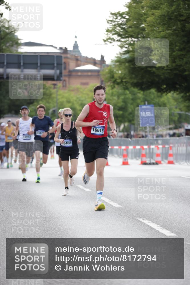 29.06.2025 - hella hamburg halbmarathon Jannik Wohlers http://msf.ph/oto/8172794 29.06.2025 09:42:05 Lombardsbrücke 2618, 10468, 14113, 15253, 16615, 18569 meine-sportfotos.de