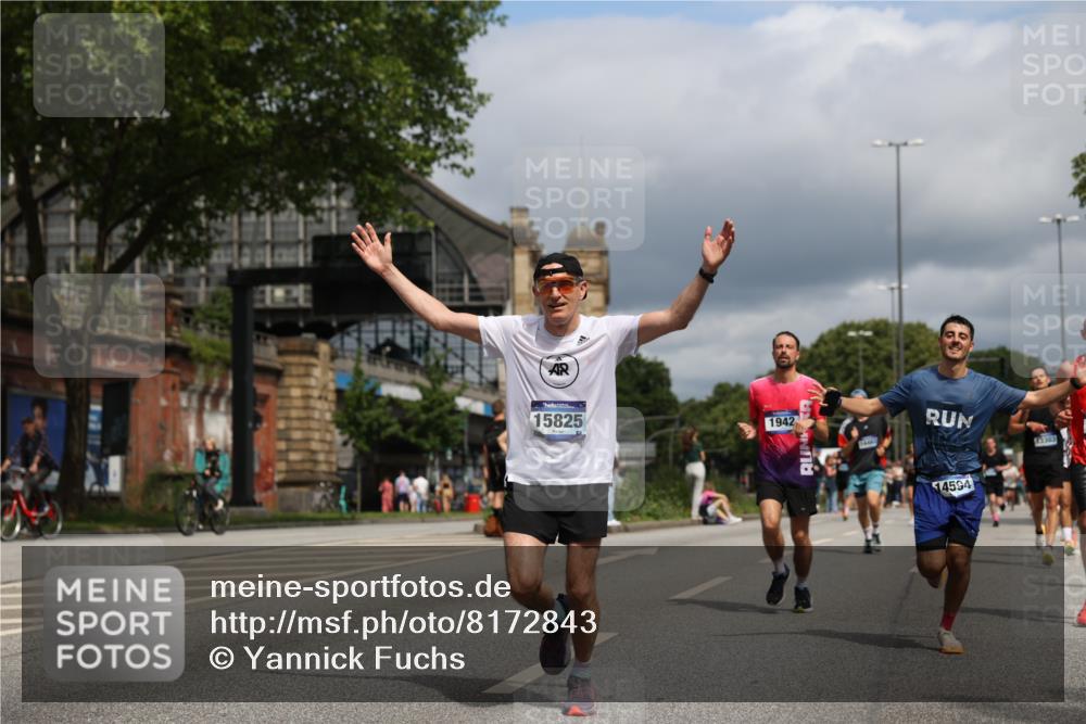 29.06.2025 - hella hamburg halbmarathon Yannick Fuchs http://msf.ph/oto/8172843 29.06.2025 10:41:25 20KM 1012, 1070, 1460, 1689, 1942, 2274, 2623, 3304, 4093, 5129, 5472, 5532, 5650, 5889, 6203, 6630, 7480, 7908, 8564, 8852, 9051, 9305, 10122, 10423, 11021, 11077, 11518, 12706, 12724, 13223, 13303, 14415, 14482, 14594, 15451, 15611, 15714, 15825, 15923, 15973, 16089, 16175, 16819, 17229, 17718, 17743, 17846, 18297, 18356, 19127 meine-sportfotos.de