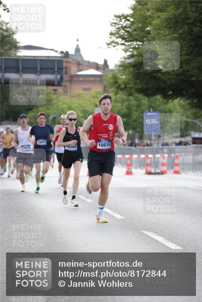 29.06.2025 - hella hamburg halbmarathon Jannik Wohlers http://msf.ph/oto/8172844 29.06.2025 09:42:05 Lombardsbrücke 2618, 10468, 14113, 15253, 16615, 18569 meine-sportfotos.de