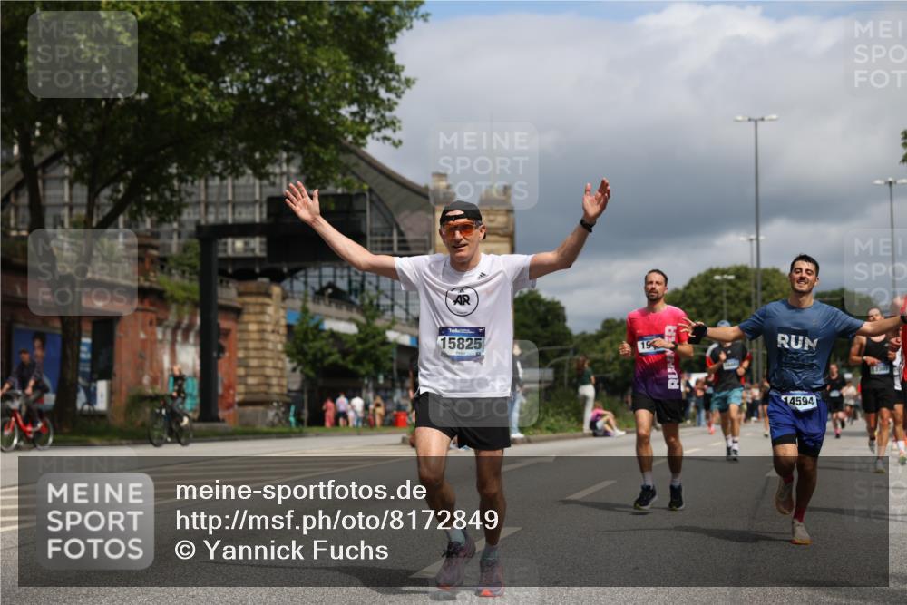 29.06.2025 - hella hamburg halbmarathon Yannick Fuchs http://msf.ph/oto/8172849 29.06.2025 10:41:25 20KM 1012, 1070, 1460, 1689, 1942, 2274, 2623, 3304, 4093, 5129, 5472, 5532, 5650, 5889, 6203, 6630, 7480, 7908, 8564, 8852, 9051, 9305, 10122, 10423, 11021, 11077, 11518, 12706, 12724, 13223, 13303, 14415, 14482, 14594, 15451, 15611, 15714, 15825, 15923, 15973, 16089, 16175, 16819, 17229, 17718, 17743, 17846, 18297, 18356, 19127 meine-sportfotos.de