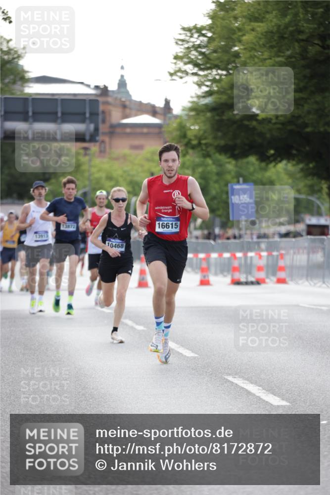 29.06.2025 - hella hamburg halbmarathon Jannik Wohlers http://msf.ph/oto/8172872 29.06.2025 09:42:05 Lombardsbrücke 2618, 10468, 14113, 15253, 16615, 18569 meine-sportfotos.de