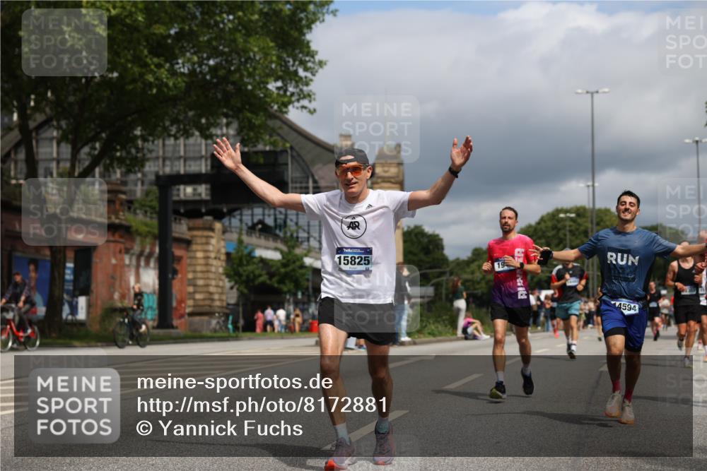 29.06.2025 - hella hamburg halbmarathon Yannick Fuchs http://msf.ph/oto/8172881 29.06.2025 10:41:25 20KM 1012, 1070, 1460, 1689, 1942, 2274, 2623, 3304, 4093, 5129, 5472, 5532, 5650, 5889, 6203, 6630, 7480, 7908, 8564, 8852, 9051, 9305, 10122, 10423, 11021, 11077, 11518, 12706, 12724, 13223, 13303, 14415, 14482, 14594, 15451, 15611, 15714, 15825, 15923, 15973, 16089, 16175, 16819, 17229, 17718, 17743, 17846, 18297, 18356, 19127 meine-sportfotos.de