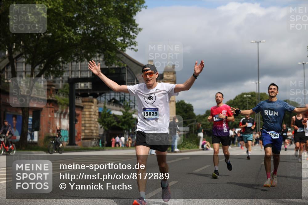 29.06.2025 - hella hamburg halbmarathon Yannick Fuchs http://msf.ph/oto/8172889 29.06.2025 10:41:25 20KM 1012, 1070, 1460, 1689, 1942, 2274, 2623, 3304, 4093, 5129, 5472, 5532, 5650, 5889, 6203, 6630, 7480, 7908, 8564, 8852, 9051, 9305, 10122, 10423, 11021, 11077, 11518, 12706, 12724, 13223, 13303, 14415, 14482, 14594, 15451, 15611, 15714, 15825, 15923, 15973, 16089, 16175, 16819, 17229, 17718, 17743, 17846, 18297, 18356, 19127 meine-sportfotos.de