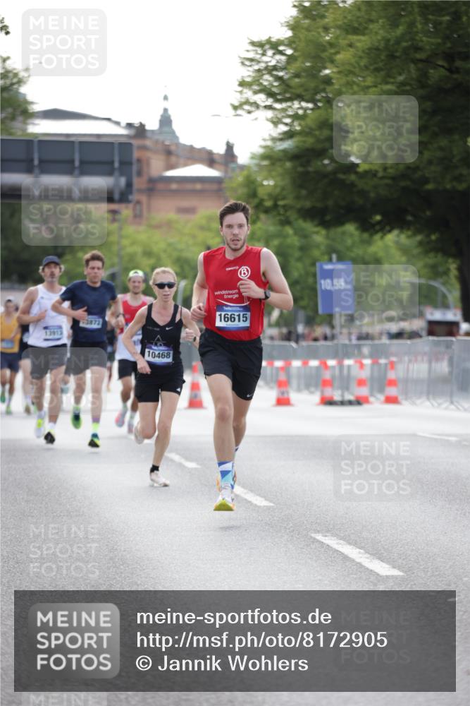 29.06.2025 - hella hamburg halbmarathon Jannik Wohlers http://msf.ph/oto/8172905 29.06.2025 09:42:05 Lombardsbrücke 2618, 10468, 14113, 15253, 16615, 18569 meine-sportfotos.de