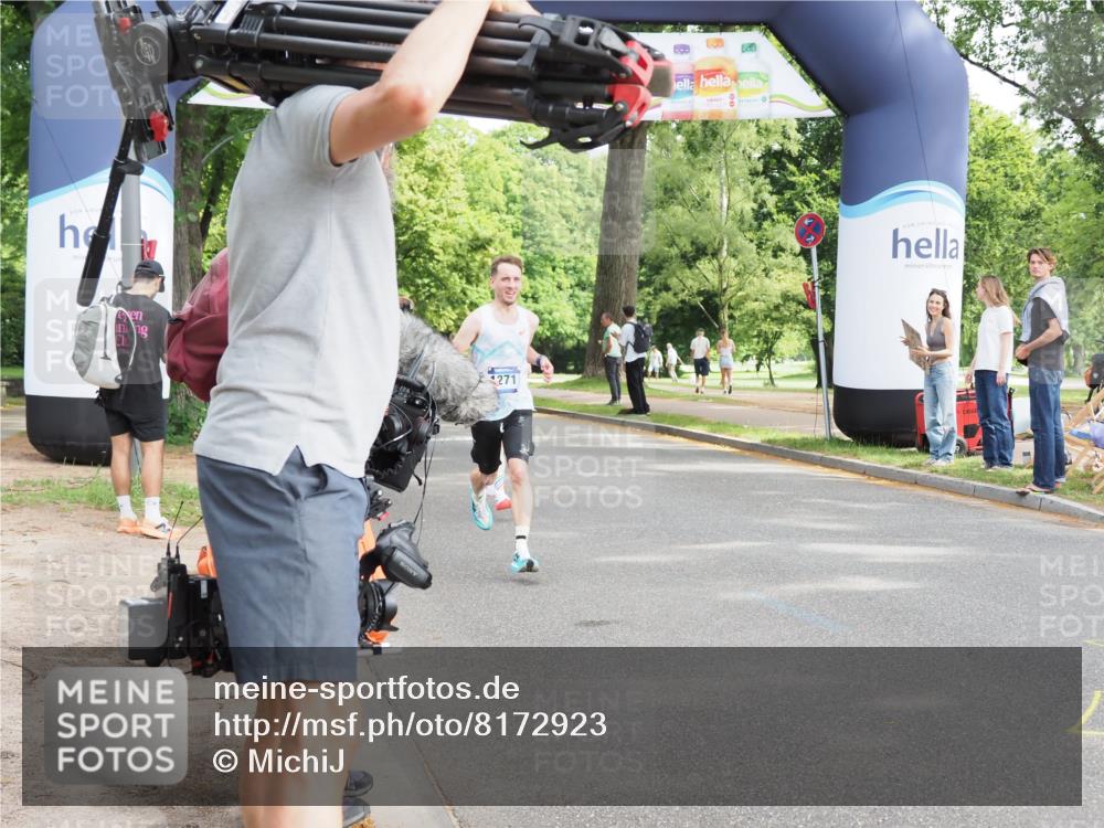 29.06.2025 - hella hamburg halbmarathon MichiJ http://msf.ph/oto/8172923 29.06.2025 10:15:29 Zwischen KM18-KM19 10867, 11994, 12067 meine-sportfotos.de