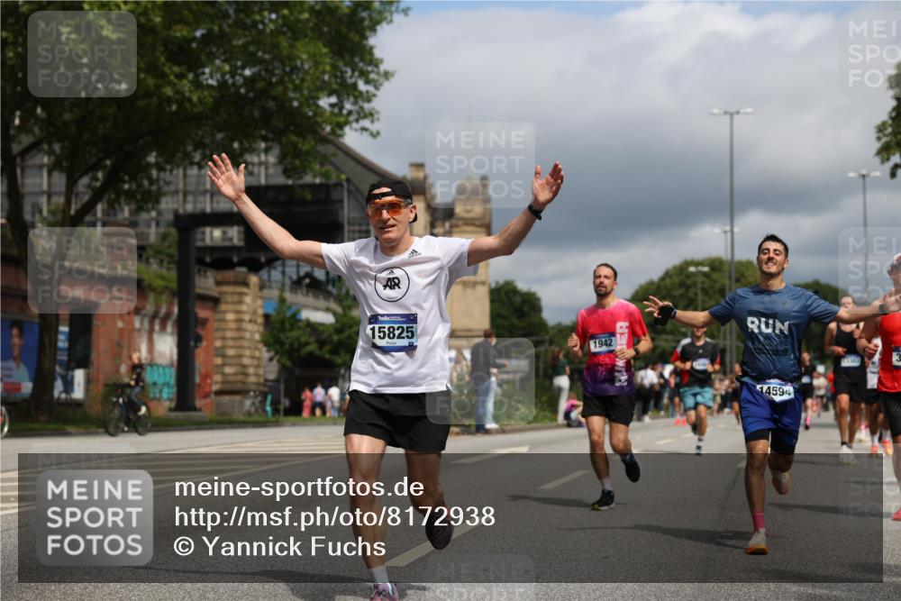 29.06.2025 - hella hamburg halbmarathon Yannick Fuchs http://msf.ph/oto/8172938 29.06.2025 10:41:25 20KM 1012, 1070, 1460, 1689, 1942, 2274, 2623, 3304, 4093, 5129, 5472, 5532, 5650, 5889, 6203, 6630, 7480, 7908, 8564, 8852, 9051, 9305, 10122, 10423, 11021, 11077, 11518, 12706, 12724, 13223, 13303, 14415, 14482, 14594, 15451, 15611, 15714, 15825, 15923, 15973, 16089, 16175, 16819, 17229, 17718, 17743, 17846, 18297, 18356, 19127 meine-sportfotos.de