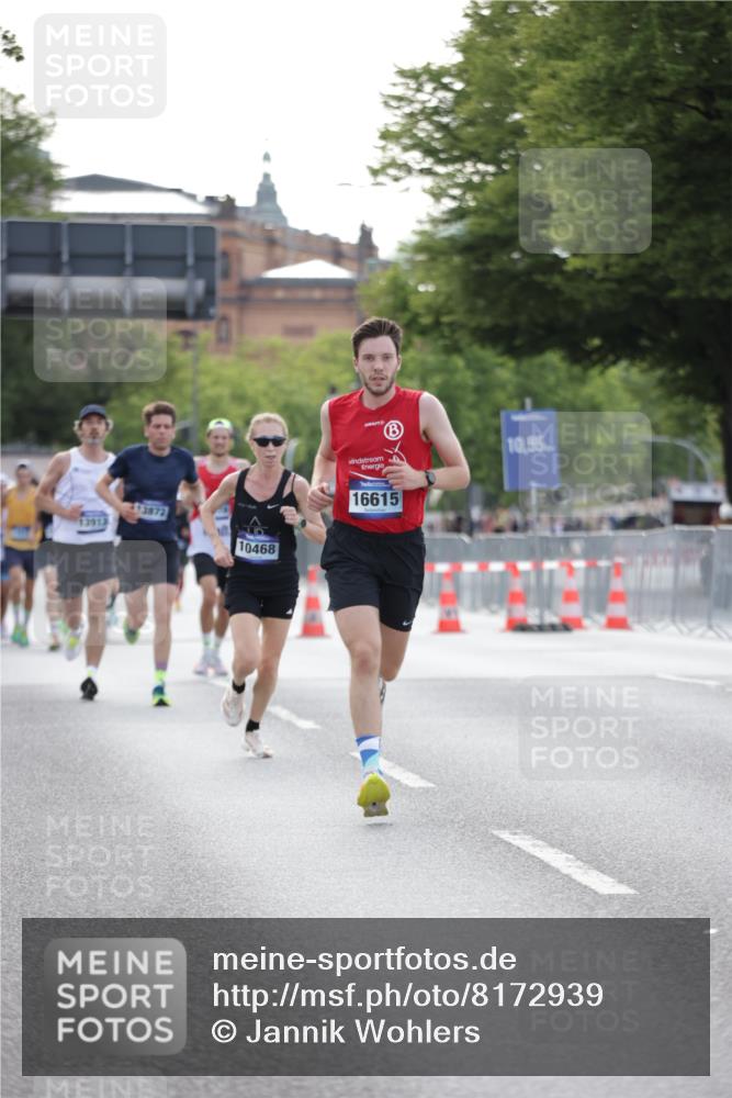 29.06.2025 - hella hamburg halbmarathon Jannik Wohlers http://msf.ph/oto/8172939 29.06.2025 09:42:05 Lombardsbrücke 2618, 10468, 14113, 15253, 16615, 18569 meine-sportfotos.de
