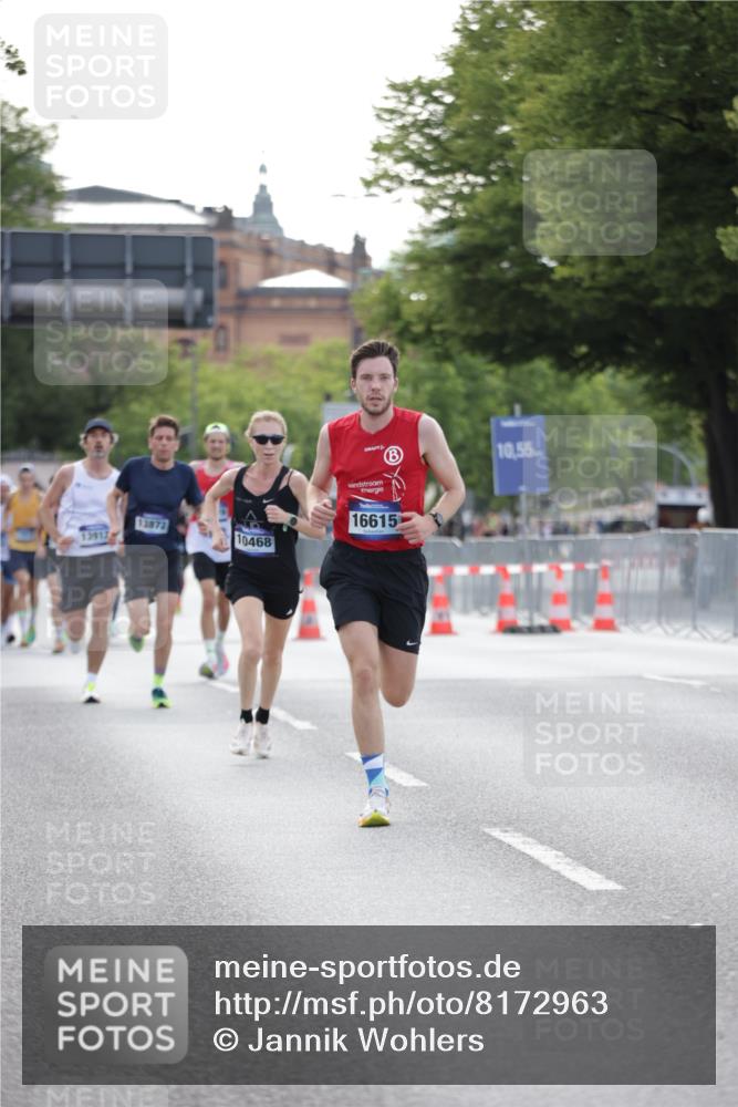 29.06.2025 - hella hamburg halbmarathon Jannik Wohlers http://msf.ph/oto/8172963 29.06.2025 09:42:05 Lombardsbrücke 2618, 10468, 14113, 15253, 16615, 18569 meine-sportfotos.de