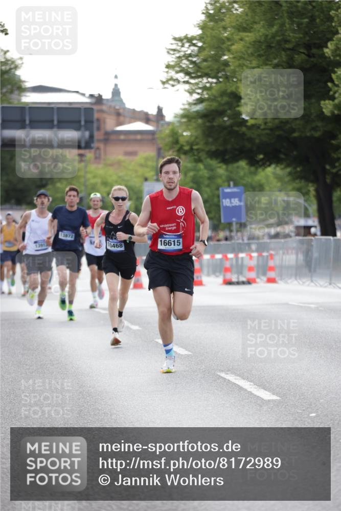 29.06.2025 - hella hamburg halbmarathon Jannik Wohlers http://msf.ph/oto/8172989 29.06.2025 09:42:05 Lombardsbrücke 2618, 10468, 14113, 15253, 16615, 18569 meine-sportfotos.de