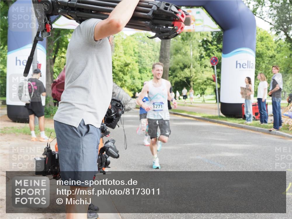 29.06.2025 - hella hamburg halbmarathon MichiJ http://msf.ph/oto/8173011 29.06.2025 10:15:30 Zwischen KM18-KM19 1271, 10867, 11994, 12067 meine-sportfotos.de