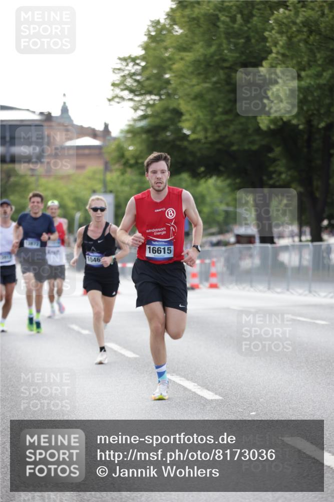 29.06.2025 - hella hamburg halbmarathon Jannik Wohlers http://msf.ph/oto/8173036 29.06.2025 09:42:06 Lombardsbrücke 2618, 10468, 13872, 13913, 14113, 15253, 16615, 18569 meine-sportfotos.de