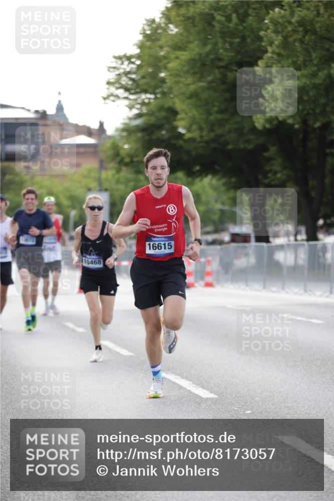 29.06.2025 - hella hamburg halbmarathon Jannik Wohlers http://msf.ph/oto/8173057 29.06.2025 09:42:06 Lombardsbrücke 2618, 10468, 13872, 13913, 14113, 15253, 16615, 18569 meine-sportfotos.de