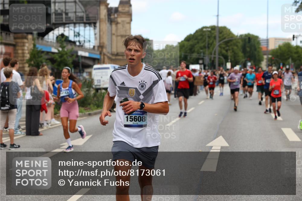 29.06.2025 - hella hamburg halbmarathon Yannick Fuchs http://msf.ph/oto/8173061 29.06.2025 11:19:29 20KM 1011, 1048, 1294, 1458, 2925, 3678, 3817, 4829, 5759, 5929, 5930, 6249, 6556, 7447, 8144, 9152, 10687, 10989, 11634, 11999, 12041, 12278, 12384, 12442, 12470, 12592, 14143, 15086, 15104, 15608, 15948, 16038, 16838, 17238, 17299, 17416, 18278, 18439, 18818, 18851, 18949, 18976 meine-sportfotos.de