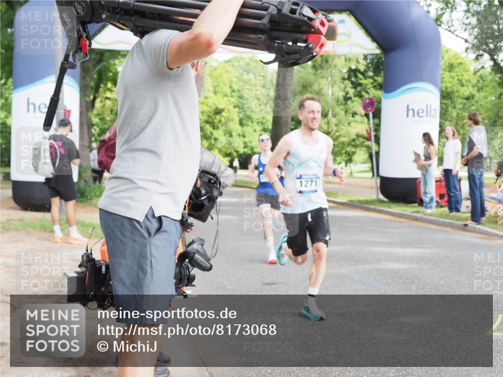 29.06.2025 - hella hamburg halbmarathon MichiJ http://msf.ph/oto/8173068 29.06.2025 10:15:30 Zwischen KM18-KM19 1271, 10867, 11994, 12067 meine-sportfotos.de