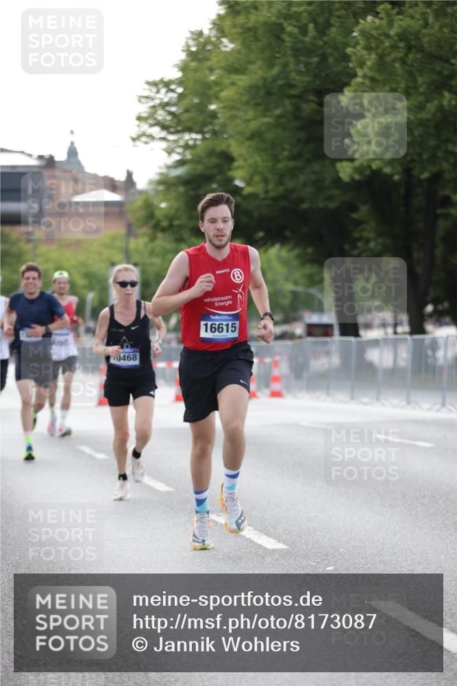 29.06.2025 - hella hamburg halbmarathon Jannik Wohlers http://msf.ph/oto/8173087 29.06.2025 09:42:06 Lombardsbrücke 2618, 10468, 13872, 13913, 14113, 15253, 16615, 18569 meine-sportfotos.de