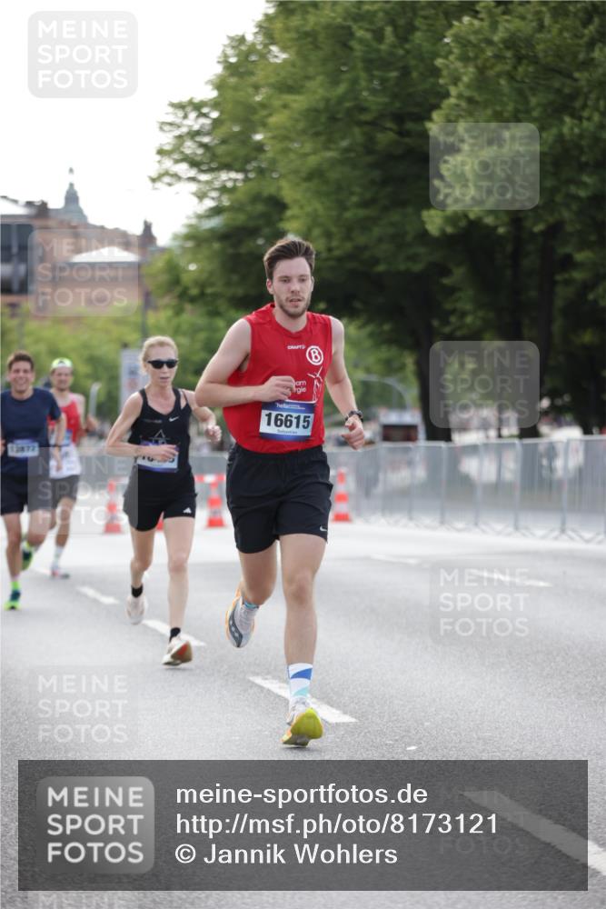 29.06.2025 - hella hamburg halbmarathon Jannik Wohlers http://msf.ph/oto/8173121 29.06.2025 09:42:06 Lombardsbrücke 2618, 10468, 13872, 13913, 14113, 15253, 16615, 18569 meine-sportfotos.de