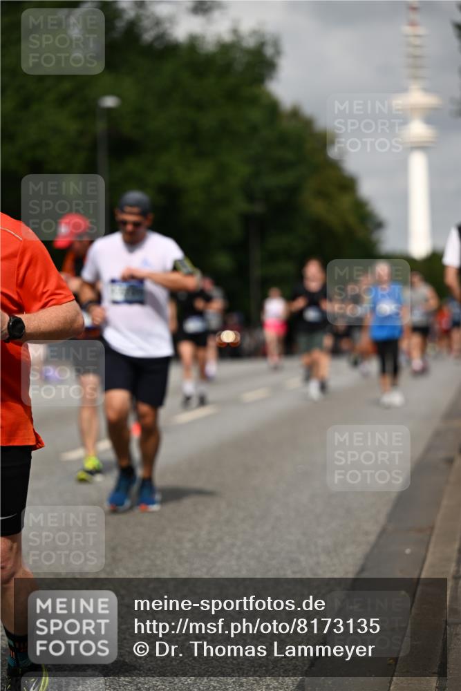 29.06.2025 - hella hamburg halbmarathon Dr. Thomas Lammeyer http://msf.ph/oto/8173135 29.06.2025 10:09:55 Kennedybrücke 1229, 1842, 2288, 3461, 4782, 4868, 5073, 5762, 7138, 7302, 8049, 8727, 8894, 8909, 9339, 9361, 9477, 9736, 9737, 9738, 9917, 10343, 10791, 10998 meine-sportfotos.de