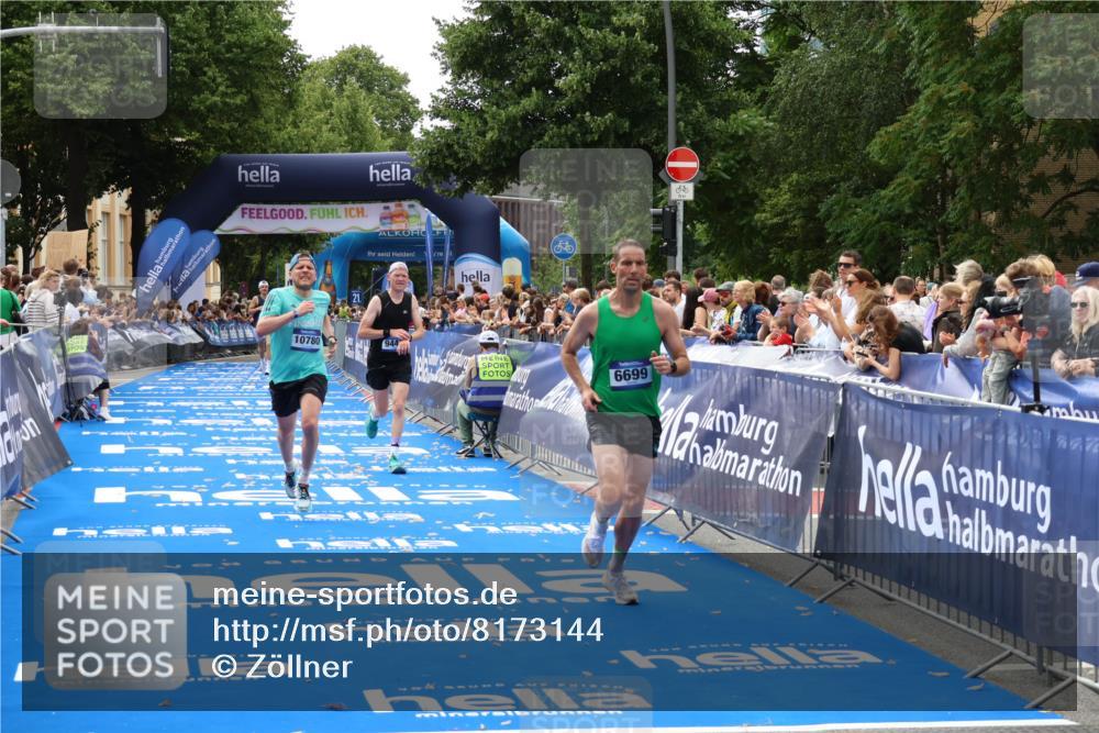29.06.2025 - hella hamburg halbmarathon Zöllner http://msf.ph/oto/8173144 29.06.2025 10:23:54 Ziel 6699, 7963, 9447, 10780, 12360 meine-sportfotos.de