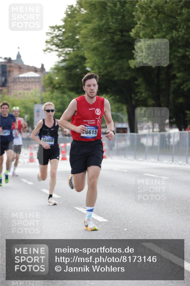 29.06.2025 - hella hamburg halbmarathon Jannik Wohlers http://msf.ph/oto/8173146 29.06.2025 09:42:06 Lombardsbrücke 2618, 10468, 13872, 13913, 14113, 15253, 16615, 18569 meine-sportfotos.de